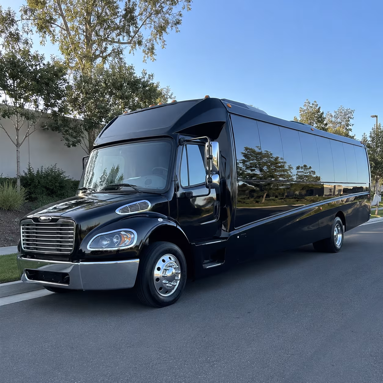 akron 28 passenger minibus